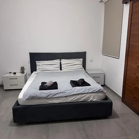 Lovely Seaview Two Bedroom Unit In Tas-sliema Apartment *