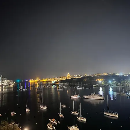 Lovely Seaview Two Bedroom Unit In Tas-sliema *