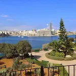 Lovely Seaview Two Bedroom Unit In Tas-sliema * スリーマ