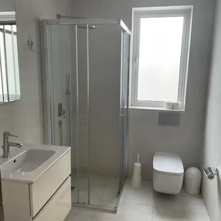 Lovely Seaview Two Bedroom Unit In Tas-sliema *