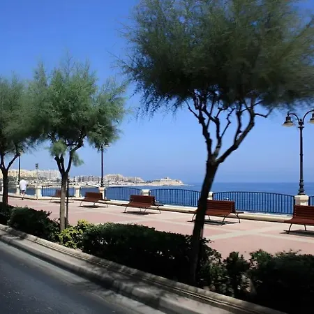Lovely Seaview Two Bedroom Unit In Tas-sliema