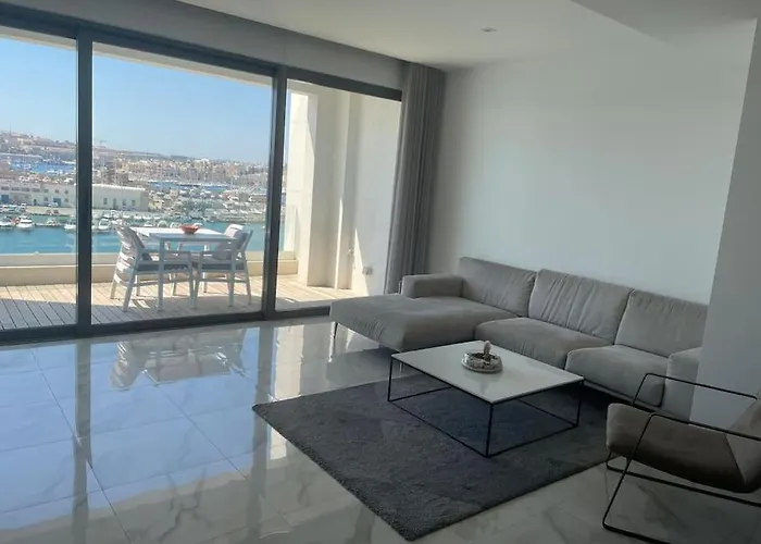 Lovely Seaview Two Bedroom Unit In Tas-sliema 슬리에마