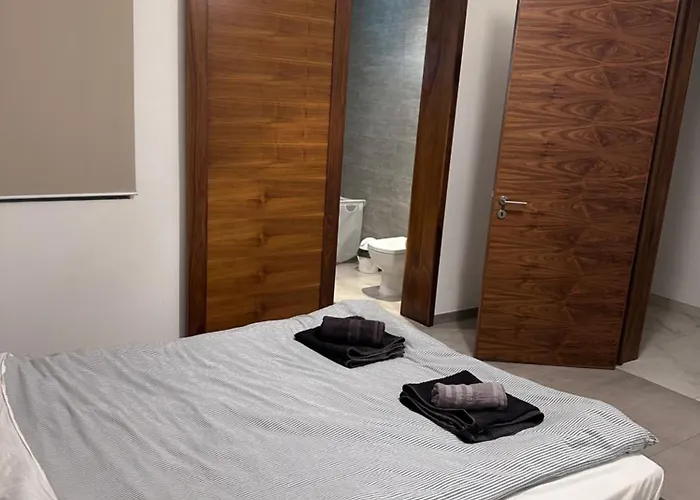 Lovely Seaview Two Bedroom Unit In Tas-sliema Apartamento Sliema