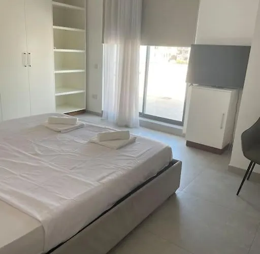 Lovely Seaview Two Bedroom Unit In Tas-sliema Apartamento Sliema