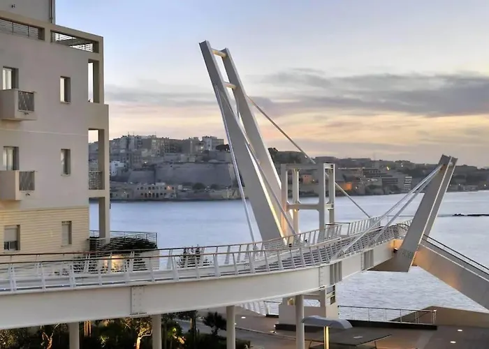 Lovely Seaview Two Bedroom Unit In Tas-sliema *