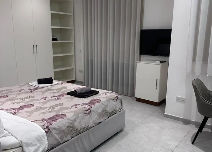 Lovely Seaview Two Bedroom Unit In Tas-sliema *