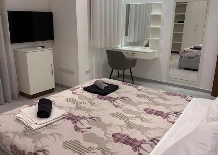 Lovely Seaview Two Bedroom Unit In Tas-sliema 슬리에마