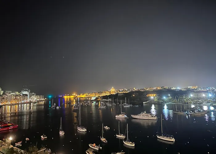 Lovely Seaview Two Bedroom Unit In Tas-sliema *