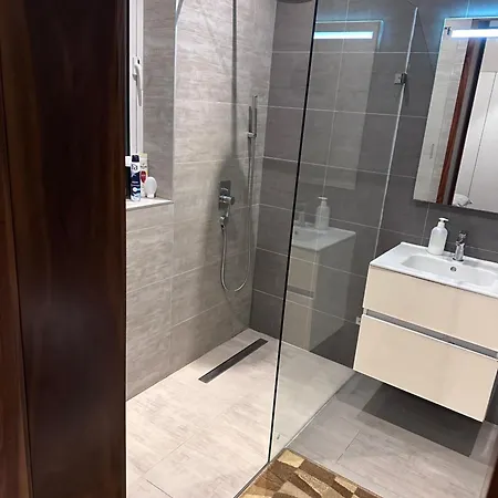 Lovely Seaview Two Bedroom Unit In Tas-sliema 슬리에마