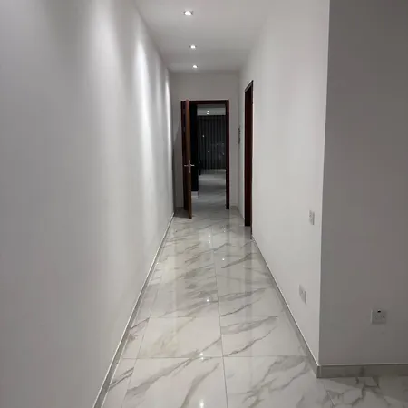 Lovely Seaview Two Bedroom Unit In Tas-sliema 슬리에마